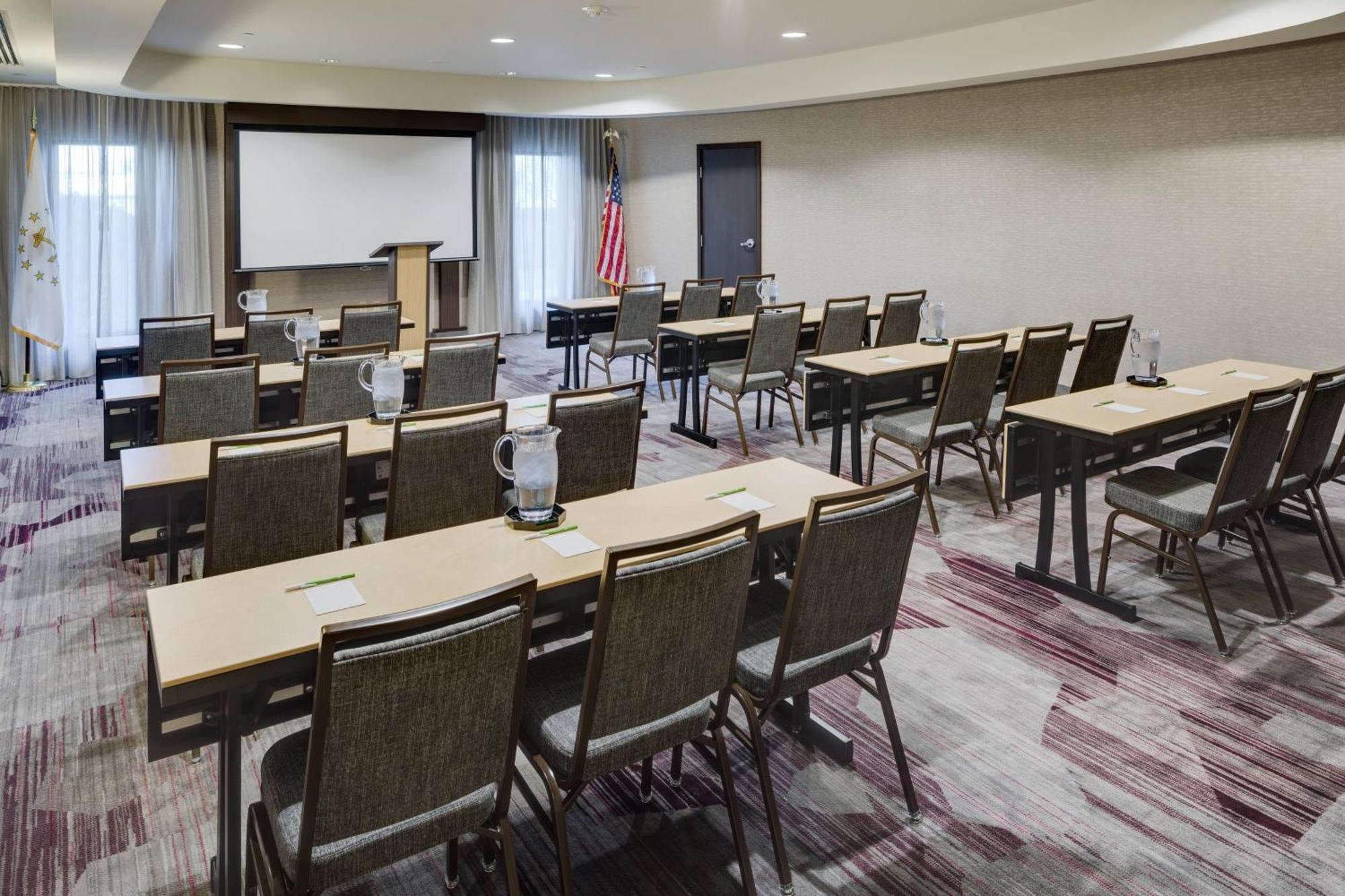 Отель Courtyard By Marriott Providence Уорик Экстерьер фото