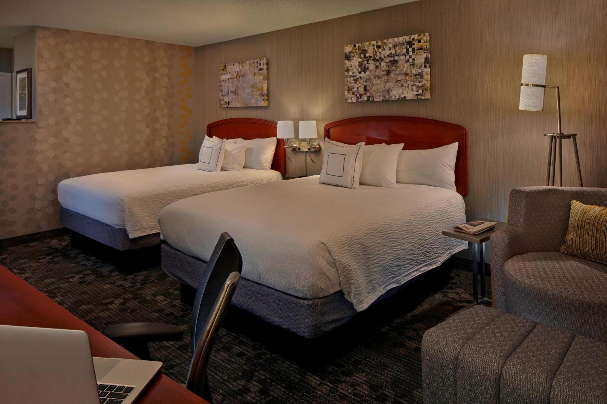 Отель Courtyard By Marriott Providence Уорик Экстерьер фото